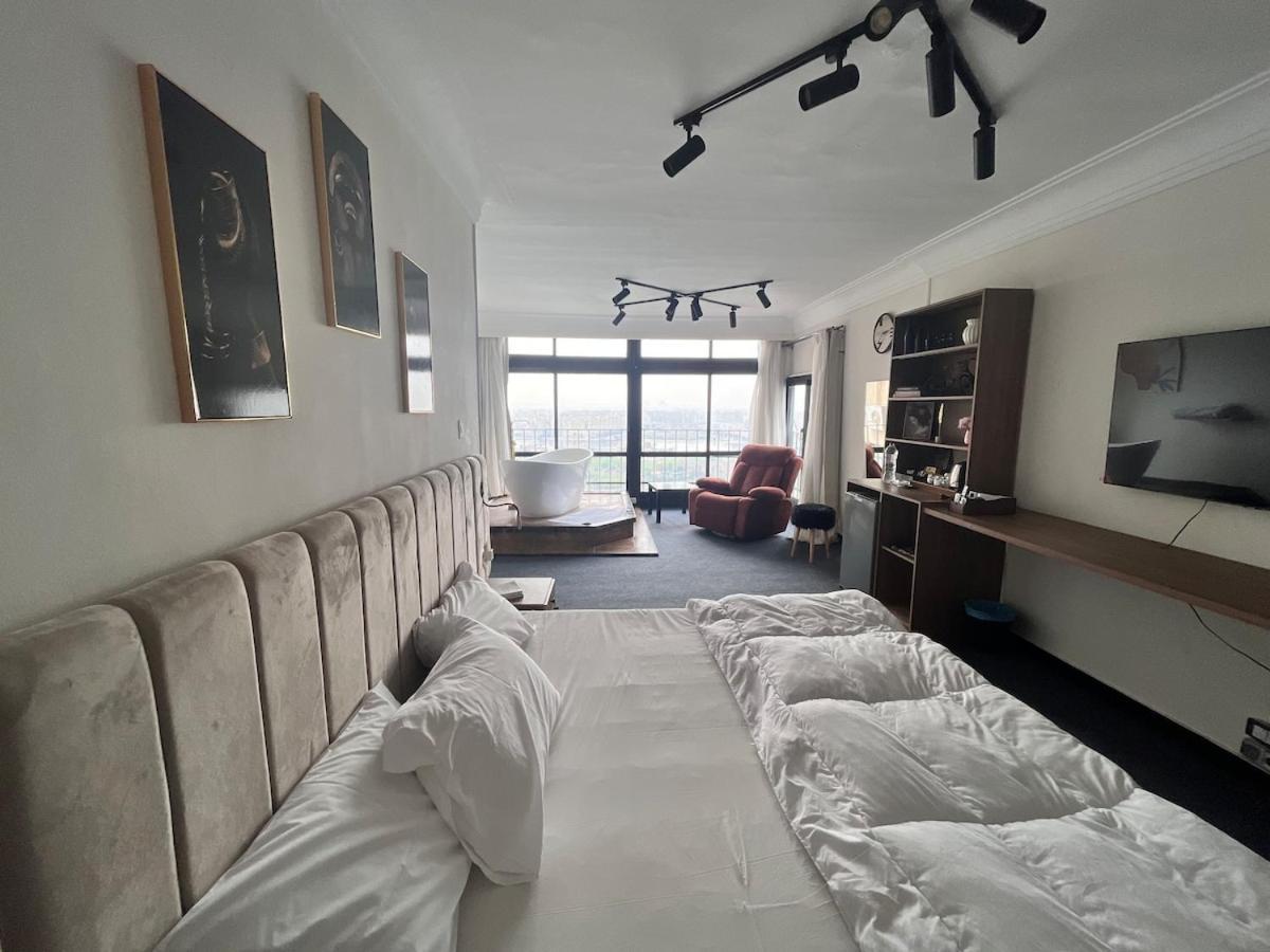 Apartment Maadi Nile And Pyramids View *