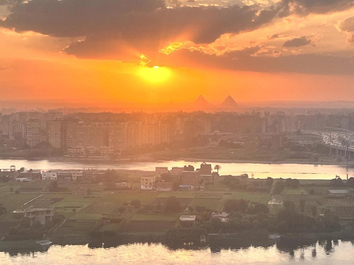 Maadi Nile And Pyramids View *